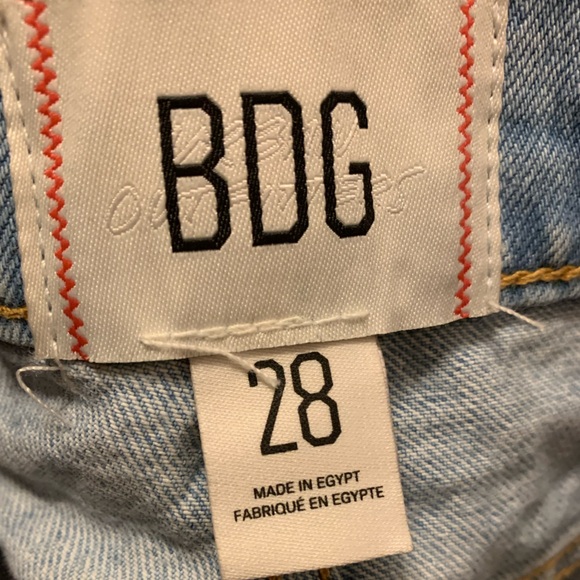 URBAN OUTFITTERS ripped denim shorts - Picture 3 of 3